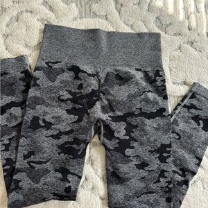 Camo butt-scrunch leggings